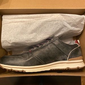 Riverstone ‘Magnus’ Synthetic leather. Men’s sz12 athletic styling. Zipper works